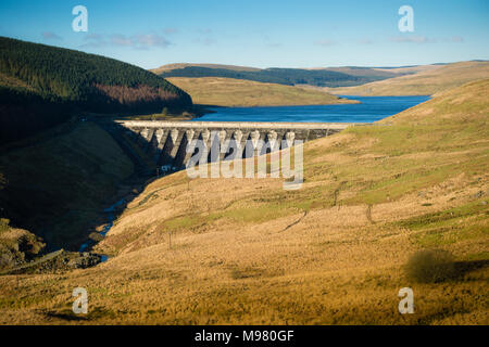 Nant y Moch Dam et du réservoir, une partie de la propriété de Rheidol Statkraft mcg hydro-électrique système de production d'électricité , qui produit 49 mégawatts d'énergie. Ceredigion Upland Mid Wales UK Banque D'Images