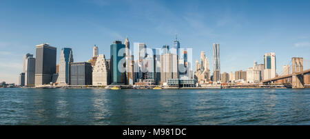 USA, New York City skyline, et pont de Brooklyn vu de Brooklyn Banque D'Images