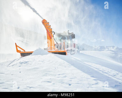 Autriche, Tyrol, Ötztal, le déneigement, la souffleuse à neige, véhicules Banque D'Images