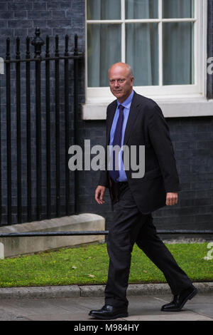 Londres, Royaume-Uni. 12 Juin, 2017. Chris Grayling MP, Secrétaire d'État aux Transports, arrive au 10 Downing Street pour la première réunion de la nouvelle forme Banque D'Images