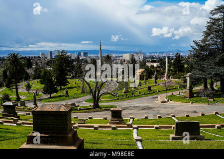 Cimetière sur la montagne, Oakland CA Banque D'Images