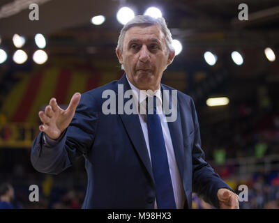 Barcelone, Espagne. Mar 23, 2018. 23 mars 2018 ; Svetislav Pesic entraîneur du FC Barcelone en action de Lassa au cours de la Turkish Airlines EuroLeague 2017-2018 Saison régulière 28 Ronde match entre le FC Barcelone et Lassa Baskonia au Palau Blaugrana le 23 mars 2018 à Barcelone, Espagne. Credit : Ukko Images/Pacific Press/Alamy Live News Banque D'Images