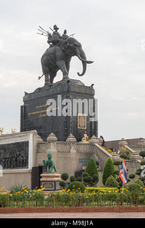 Le Roi Rama 1 monument situé au centre ville de Buriram, dans la province de Buri Ram dans l'Isan dans le nord-est de la Thaïlande. La Thaïlande, Buriram, Novembre, 2017 Banque D'Images