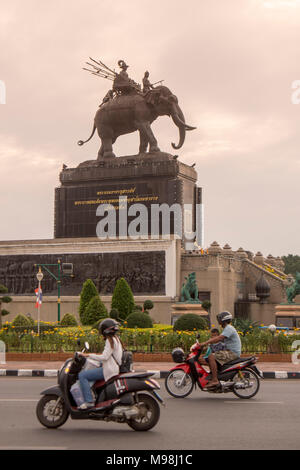 Le Roi Rama 1 monument situé au centre ville de Buriram, dans la province de Buri Ram dans l'Isan dans le nord-est de la Thaïlande. La Thaïlande, Buriram, Novembre, 2017 Banque D'Images