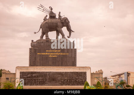 Le Roi Rama 1 monument situé au centre ville de Buriram, dans la province de Buri Ram dans l'Isan dans le nord-est de la Thaïlande. La Thaïlande, Buriram, Novembre, 2017 Banque D'Images