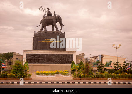 Le Roi Rama 1 monument situé au centre ville de Buriram, dans la province de Buri Ram dans l'Isan dans le nord-est de la Thaïlande. La Thaïlande, Buriram, Novembre, 2017 Banque D'Images