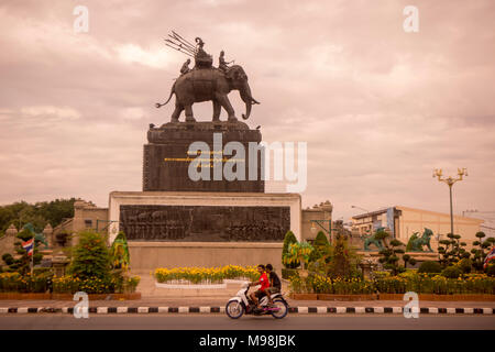 Le Roi Rama 1 monument situé au centre ville de Buriram, dans la province de Buri Ram dans l'Isan dans le nord-est de la Thaïlande. La Thaïlande, Buriram, Novembre, 2017 Banque D'Images