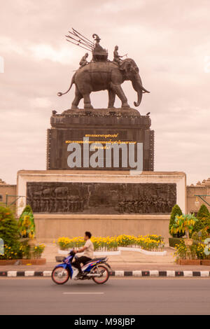 Le Roi Rama 1 monument situé au centre ville de Buriram, dans la province de Buri Ram dans l'Isan dans le nord-est de la Thaïlande. La Thaïlande, Buriram, Novembre, 2017 Banque D'Images