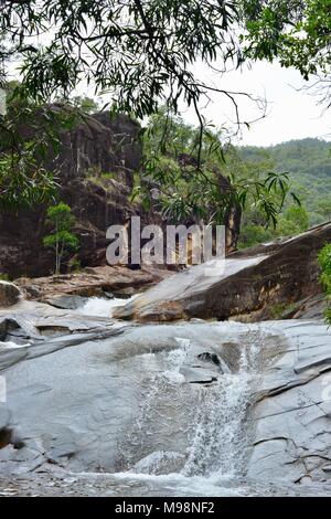 Les éboulements à big Crystal Creek QLD 4816, Paluma range national park, Australie Banque D'Images