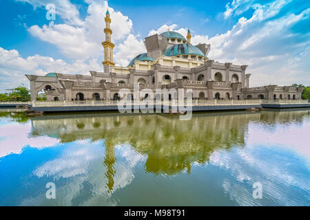 Masjid Wilayah Persekutuan (Mosquée du terriroire fédéral), à Kuala Lumpur, en Malaisie. Banque D'Images