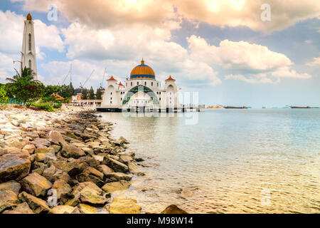 Détroit de Malacca mosquée, une mosquée située sur l'île près de la ville de Malacca Malacca, Malaisie Banque D'Images