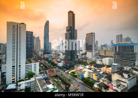 Vue aérienne de Bangkok skyline at sunset, Bangkok, Thailandia. Banque D'Images