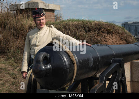 HALIFAX (Nouvelle-Écosse) Canada - Circa 30 SEPTEMBRE 2016 - Tour guide habillé en 78e Highlander à la Citadelle Lieu historique national. Banque D'Images