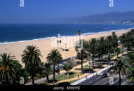 Vue sur la côte et la plage de Santa Monica de plus les falaises de Palisades Park à Los Angeles, Californie Banque D'Images