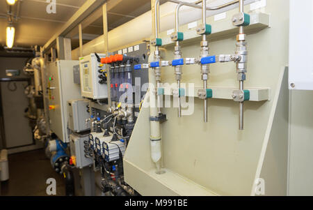 Traitement de l'eau déminéralisée à l'intérieur de l'usine Banque D'Images