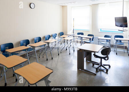 Classe vide dans un KLI moderne de l'université de Yonsei Korean Language School avec tous les équipements nécessaires à l'éducation de haute qualité Banque D'Images