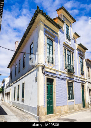 Aveiro, Portugal - Juillet 9, 2017 : vue d'une maison traditionnelle portugaise dans la ville d'Aveiro Banque D'Images