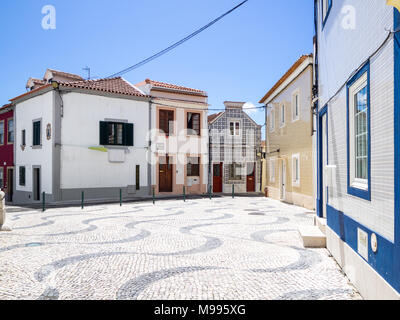 Aveiro, Portugal - Juillet 9, 2017 : Vue de la façade traditionnelle du portugais maisons dans la ville d'Aveiro Banque D'Images