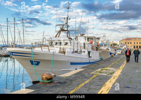 Les bateaux de pêche amarrés dans le port de Syracuse