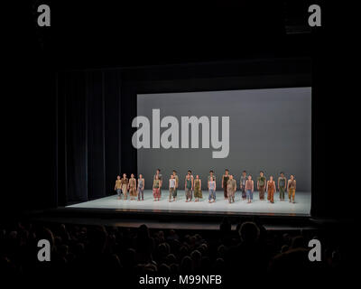 Irvine, MAR 16 : Cloud Gate Dance Theatre performance dans le hall le Segerstrom MAR 16, 2018 à Irvine, Los Angeles County, Californie Banque D'Images