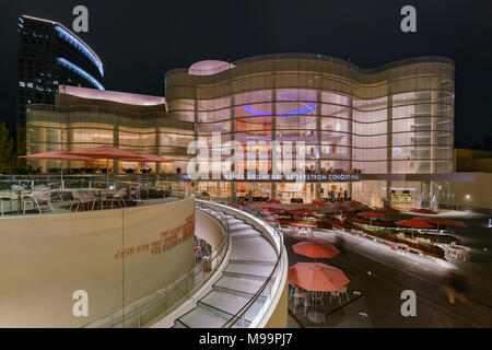 Irvine, MAR 16 Extérieur : vue de la nuit de Segerstrom Center for the Arts on Mar 16, 2018 à Irvine, Los Angeles County, Californie Banque D'Images