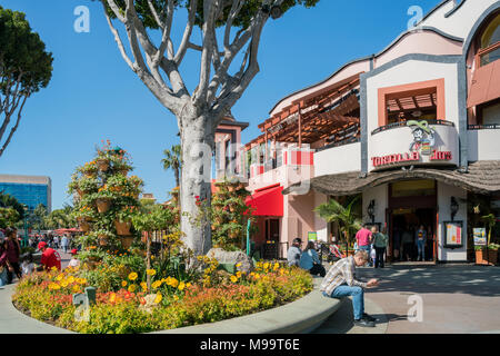 Los Angeles, 18 févr. : Beaux magasins dans Downtown Disney District le Feb 18, 2018 à Los Angeles Banque D'Images