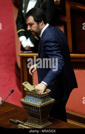 Rome, Italie. 23 mars, 2018. Matteo Salvini Roma 23/03/2018. Prima seduta al Senato dopo le elezioni. 23 mars 2018 à Rome. Sénat. Première séance au Sénat après les élections. Foto Samantha Zucchi Insidefoto insidefoto Crédit : srl/Alamy Live News Banque D'Images