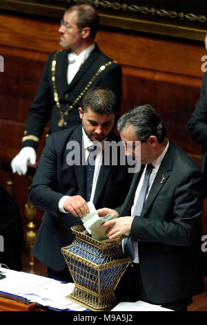 Rome, Italie. 23 mars, 2018. Urna, vote Roma 23/03/2018. Prima seduta al Senato dopo le elezioni. 23 mars 2018 à Rome. Sénat. Première séance au Sénat après les élections. Foto Samantha Zucchi Insidefoto insidefoto Crédit : srl/Alamy Live News Banque D'Images