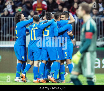 Moscou, Russie. Mar 23, 2018. Les joueurs du Brésil de célébrer au cours de la notation match amical entre la Russie et le Brésil au stade Luzhniki de Moscou, Russie, le 23 mars 2018. Le Brésil a gagné 3-0. Credit : Wu Zhuang/Xinhua/Alamy Live News Banque D'Images