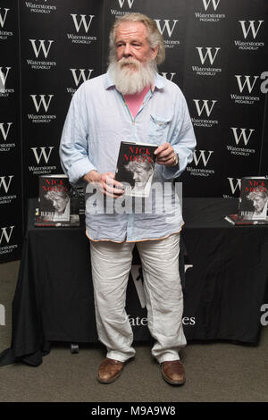 Londres, Royaume-Uni. 23 mars, 2018. L'acteur américain Nicke Nolte assiste à une séance de signature pour son Waterstones rebelle autobiographie, Ma vie en dehors des lignes, London, UK Crédit : Raymond Tang/Alamy Live News Banque D'Images