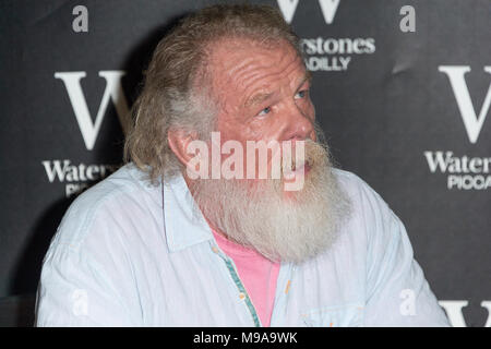 Londres, Royaume-Uni. 23 mars, 2018. L'acteur américain Nicke Nolte assiste à une séance de signature pour son Waterstones rebelle autobiographie, Ma vie en dehors des lignes, London, UK Crédit : Raymond Tang/Alamy Live News Banque D'Images