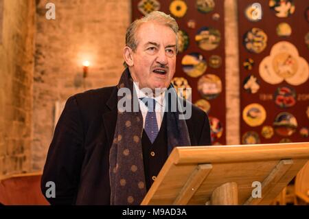 , LEOMINSTER HEREFORDSHIRE, Royaume-Uni - 24 mars : l'acteur John Challis ouvre la Fête médiévale annuelle dans la ville de Leominster le 24 mars 2018. L'acteur qui en ce moment stars dans la série comique et Benidorm se trouve dans le Herefordshire ravi les foules qui se sont réunis pour voir l'ouverture de la fête médiévale un jour Crédit : Jim Wood/Alamy Live News Banque D'Images