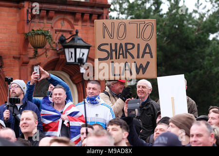 Birmingham, UK - Samedi 24 Mars 2018 - les manifestants sans étiquette de la charia durant la démonstration et de mars par le gars de Football Alliance ( ) en FLA Birmingham. Photo Steven Mai / Alamy Live News Banque D'Images