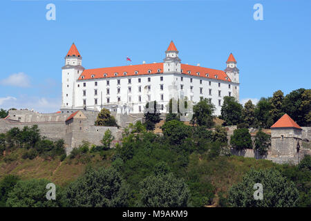 Bratislava, Slovaquie - 14 juin 2017 : Le château dans la capitale slovaque Bratislava - Slovaquie. Banque D'Images