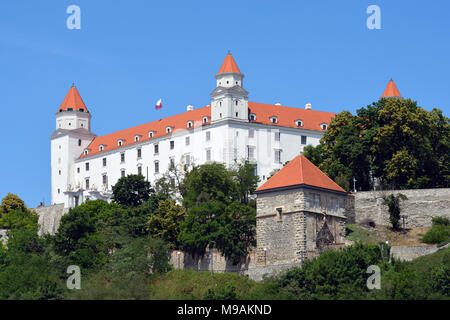 Bratislava, Slovaquie - 14 juin 2017 : Le château dans la capitale slovaque Bratislava - Slovaquie. Banque D'Images