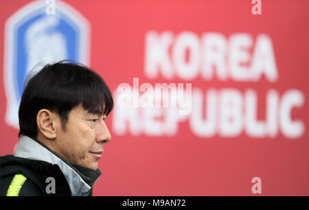 L'entraîneur-chef de la Corée du Sud Shin Tae-yong lors de la match amical à Windsor Park, Belfast. Banque D'Images