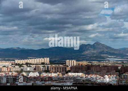 Vue sur Alicante du château de Santa Bárbara Banque D'Images