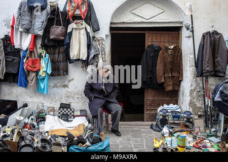 Marché aux puces, Ayuon street, Medina, Tétouan, UNESCO World Heritage Site, Maroc Banque D'Images