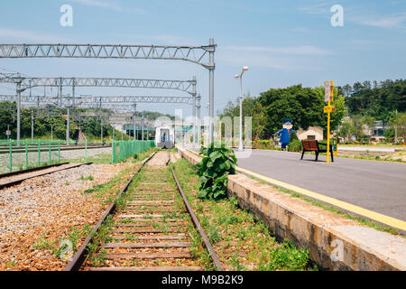 Chuncheon, CORÉE - 03 juin 2016 : Gimyujeong, plate-forme de train station Banque D'Images
