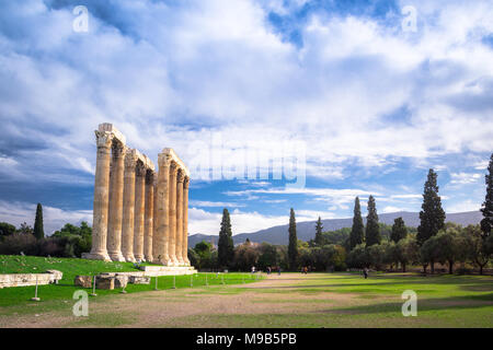 Le Temple de Zeus Olympien (Grec : Zns tou Olimpiou Dios), également connu sous le nom de l'Olympieion, Athènes, Grèce. Banque D'Images