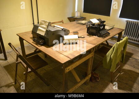 Bletchley Park. À l'intérieur de la hutte 3 codebreaking bureaux. Les machines à écrire Banque D'Images