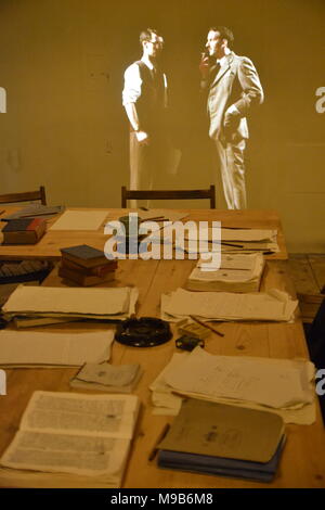 Bletchley Park. À l'intérieur de la hutte 3 codebreaking bureaux. Des projections. Banque D'Images