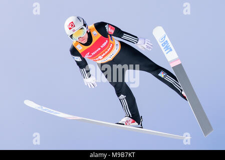 Johann Andre Forfang de Norvège s'élance dans l'air au cours de la compétition par équipe FIS Planica finales de la Coupe du monde de saut à ski le 24 mars 2017 à Planica, en Slovénie. (Photo de Rok Rakun / Pacific Press) Banque D'Images