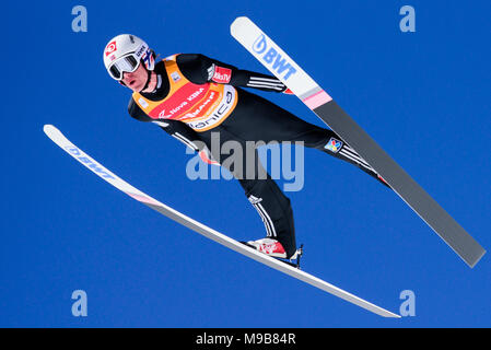 Planica, en Slovénie. 24Th Mar, 2018. Daniel Andre Tande monte dans l'air au cours de la compétition par équipe FIS Planica finales de la Coupe du monde de saut à ski le 24 mars 2017 à Planica, en Slovénie. Credit : Rok Rakun/Pacific Press/Alamy Live News Banque D'Images