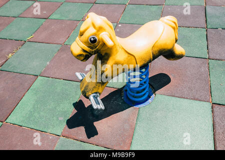 Cheval jouet en aire de jeux, la Corée Banque D'Images