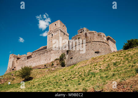 Avis de Rocca Maggiore dans la ville historique d'Assise, Ombrie, Italie Banque D'Images