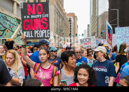 Houston, Texas - 24 mars, 2018 Texas : les étudiants et les familles à protester pour le contrôle des armes en mars pour notre vie à crédit : michelmond rallye/Alamy Live News Banque D'Images