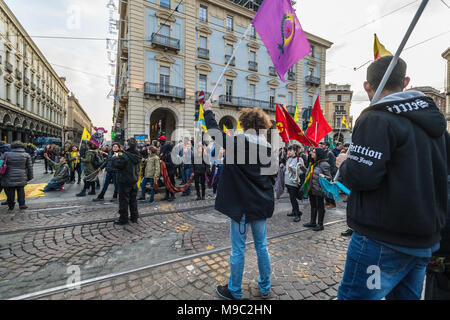 Italie Piémont Turin Samedi, 24 mars, est la journée d'action mondiale pour l'Afrin, frappé par l'agression turque-jihadist recherché par Erdogan à partir du 20 janvier. Credit : Realy Easy Star/Alamy Live News Banque D'Images