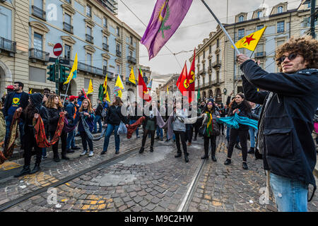 Italie Piémont Turin Samedi, 24 mars, est la journée d'action mondiale pour l'Afrin, frappé par l'agression turque-jihadist recherché par Erdogan à partir du 20 janvier. Credit : Realy Easy Star/Alamy Live News Banque D'Images