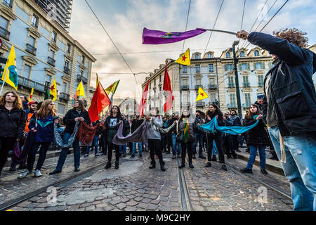 Italie Piémont Turin Samedi, 24 mars, est la journée d'action mondiale pour l'Afrin, frappé par l'agression turque-jihadist recherché par Erdogan à partir du 20 janvier. Credit : Realy Easy Star/Alamy Live News Banque D'Images